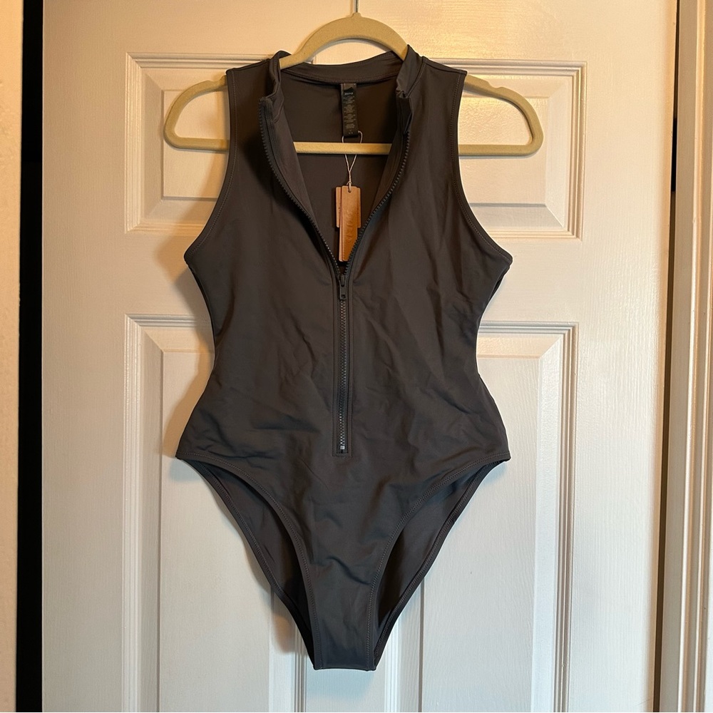 SWIM ZIP FRONT SLEEVELESS ONE PIECE Gunmetal Large